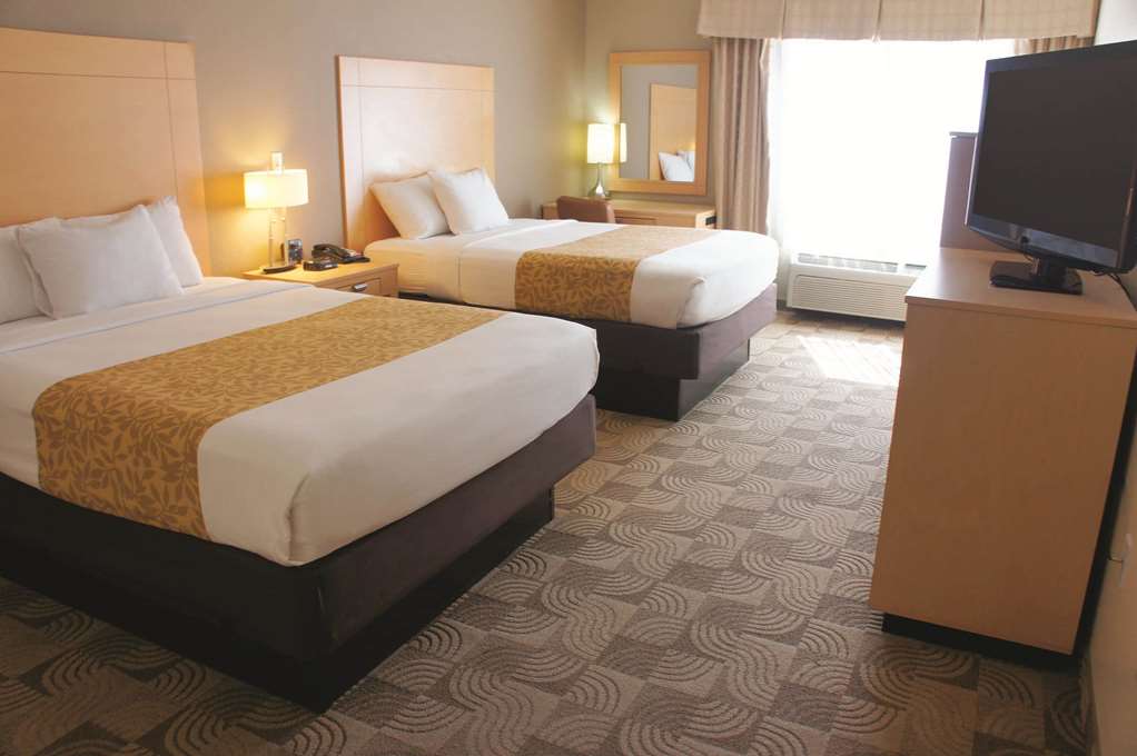 La Quinta Inn & Suites by Wyndham Tucumcari - photo 17