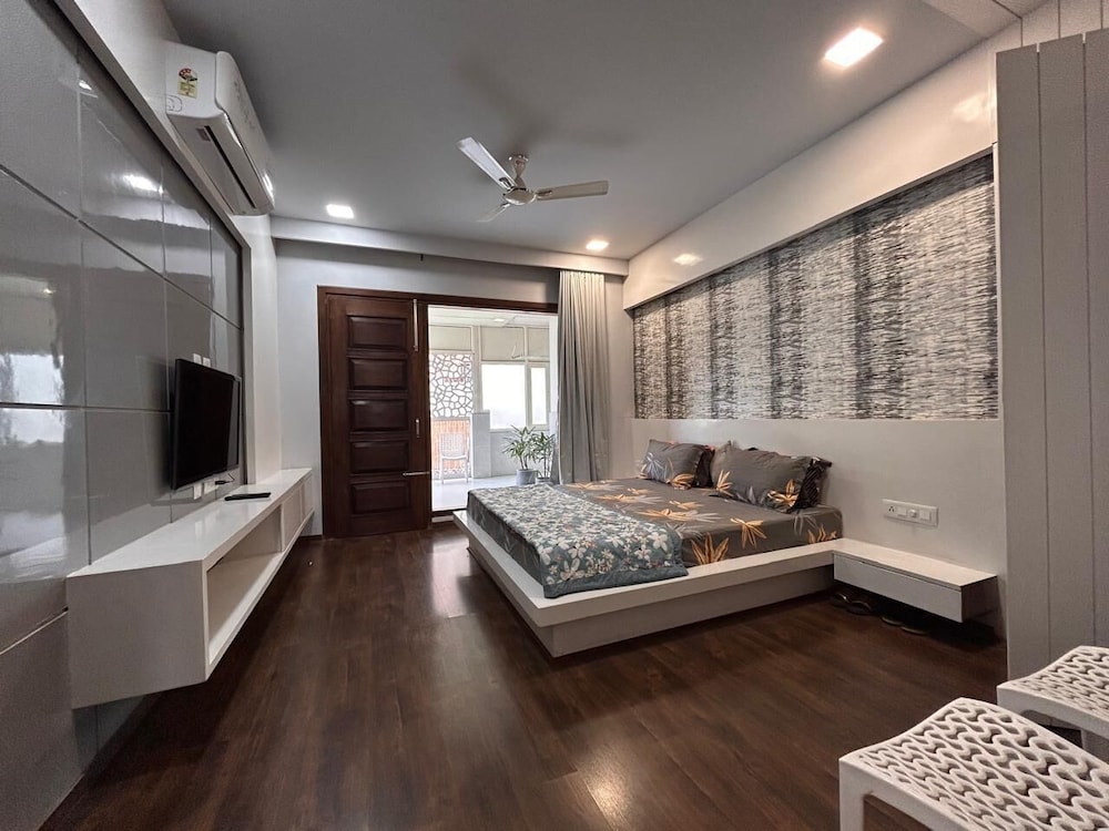 HomiStay — 5-Star Luxury Hotel in Panchkula, India