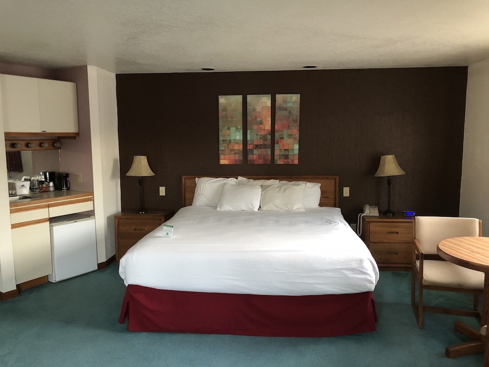 Travelodge by Wyndham Mackinaw City - photo 5