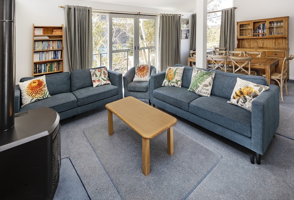 Matilda 3BR Home l Central Location l Amazing Lake Views l WiFi l BBQ — 4-Star Luxury Hotel in Jindabyne, Australia