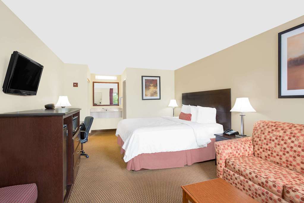 Baymont by Wyndham Greenville - photo 10