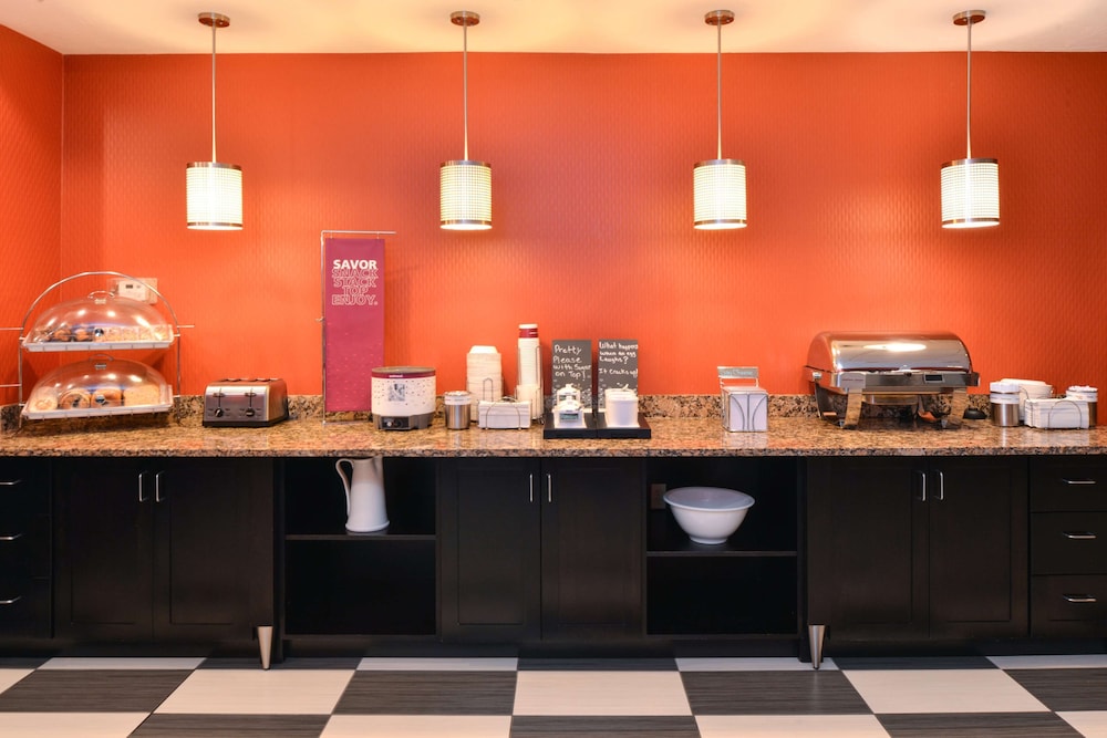 Hampton Inn & Suites Albuquerque Coors Road - photo 33