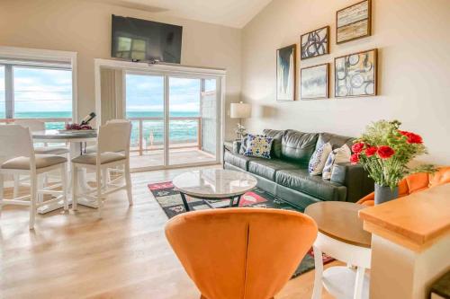 Spectacular Ocean Views Spouting Horn Two — 4-Star Luxury Hotel in Depoe Bay, United States