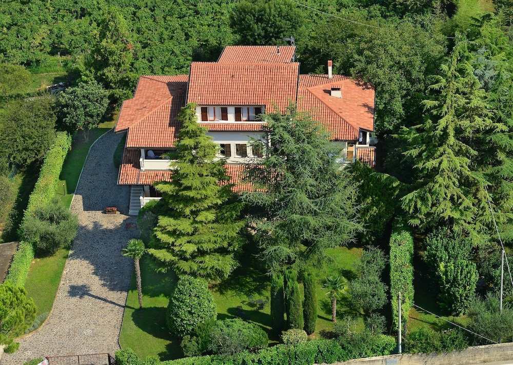 Relais BB Pacengo — 4-Star Luxury Hotel in Lazise, Italy