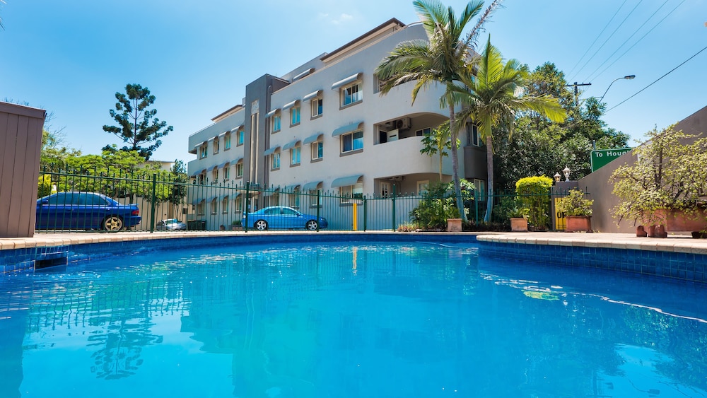 Hampton Court Apartments — 4-Star Luxury Hotel in Brisbane, Australia