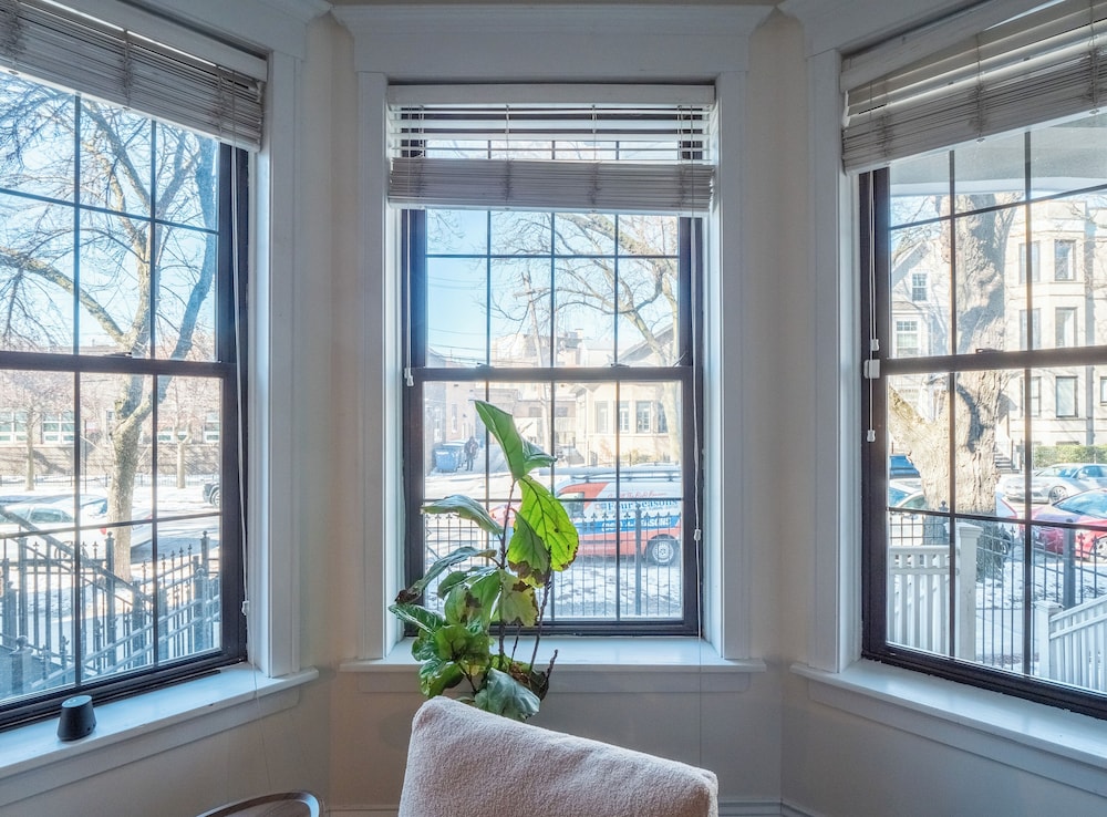 Wrigleyville Suites - photo 32