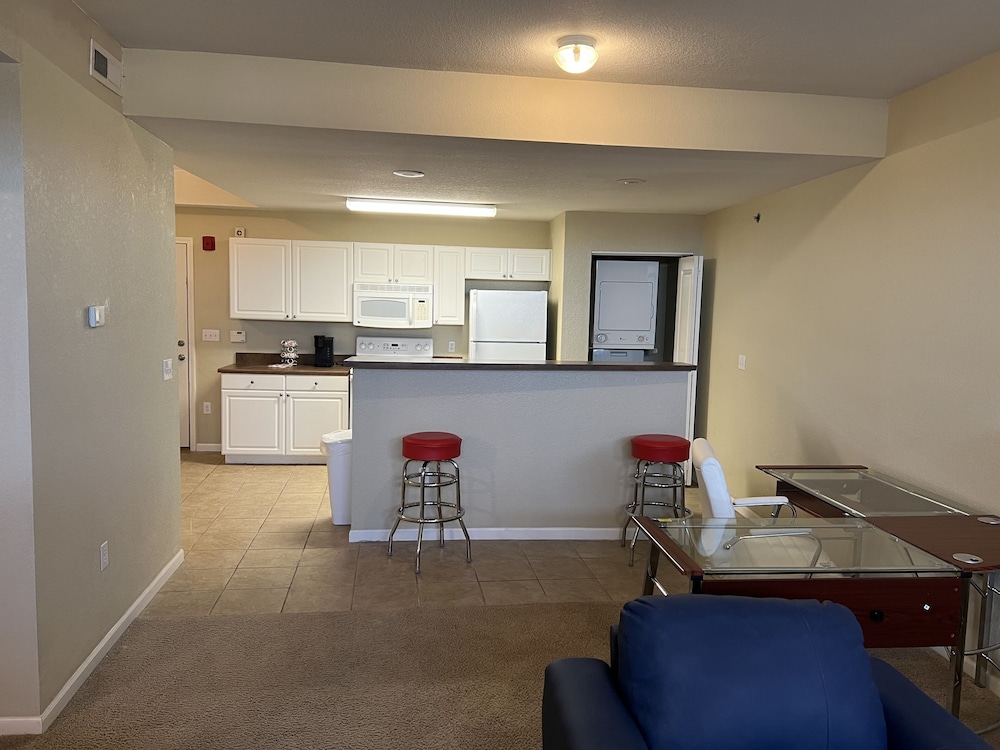 Washburn Hotel Suites - photo 18