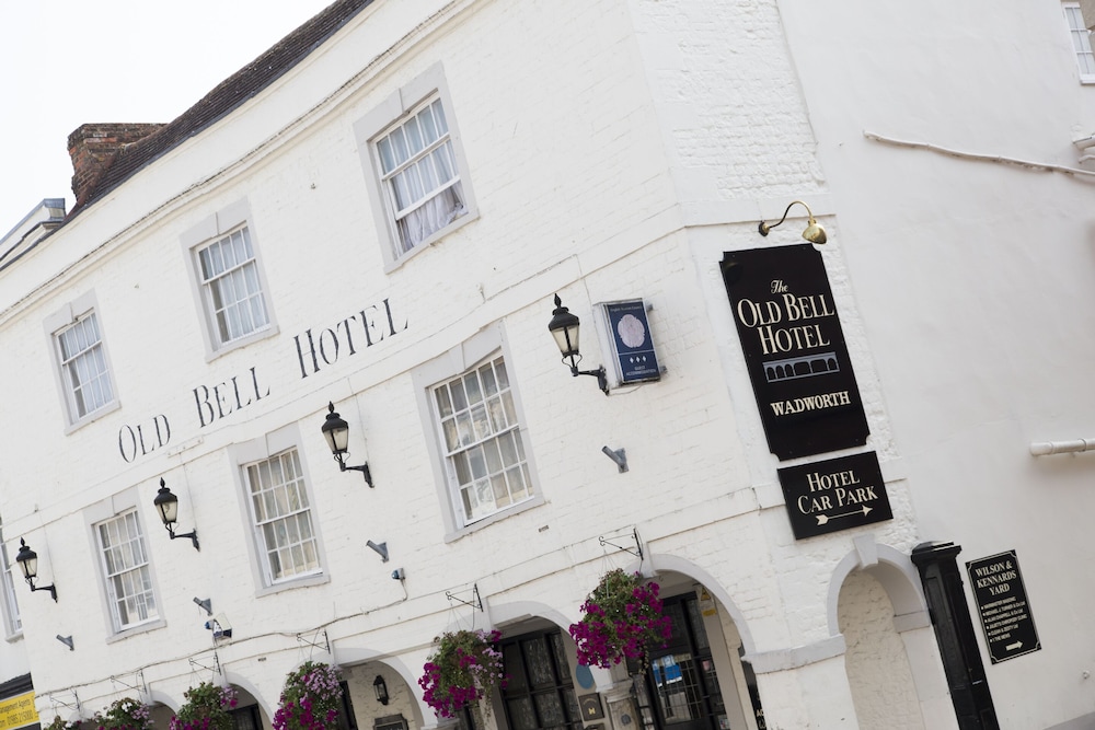 The Old Bell Inn - carbon neutral hotel in Warminster