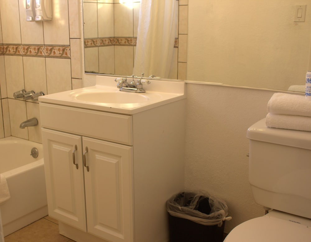 Tradewinds Airport Hotel - photo 30