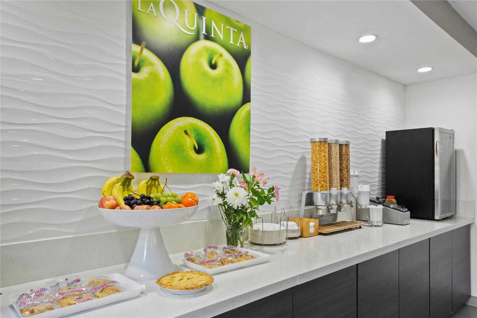 La Quinta Inn & Suites by Wyndham Sturbridge - photo 16