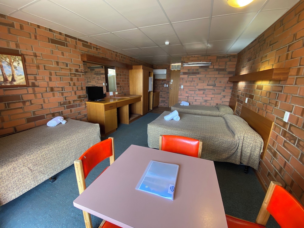 Hawker Hotel Motel — Hawker — photo 2
