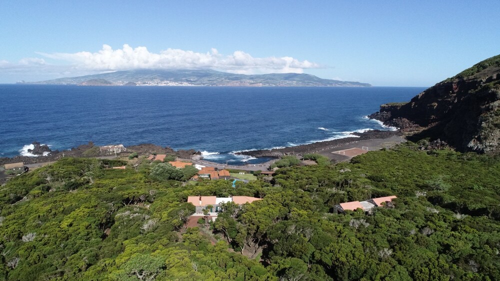 Pocinhobay — 4-Star Luxury Hotel in Madalena, Portugal