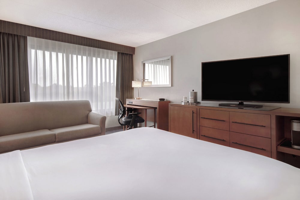 Crowne Plaza Auburn Hills by IHG - photo 22