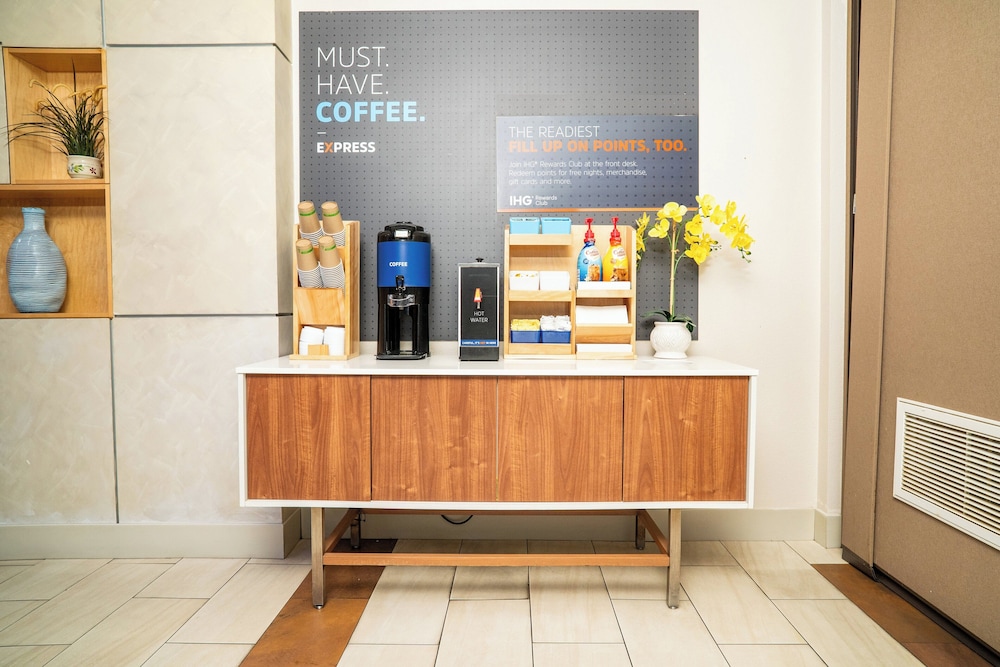 Holiday Inn Express Hotel & Suites Hesperia by IHG - photo 40
