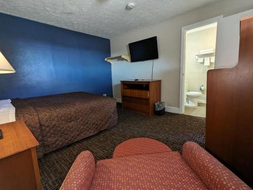 Bea's Parkway Inn - photo 13