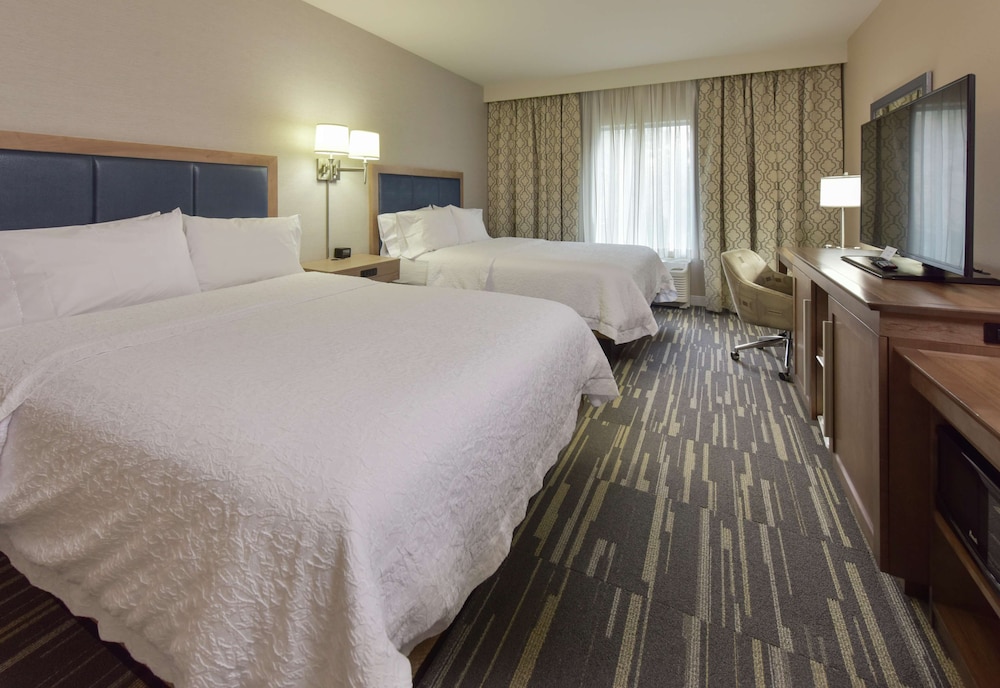 Hampton Inn & Suites Seattle Redmond - photo 13