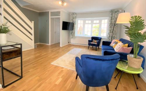 Redhill Town Centre 3 bed House near Gatwick Airport easy commute to London — 4-Star Luxury Hotel in Redhill, United Kingdom