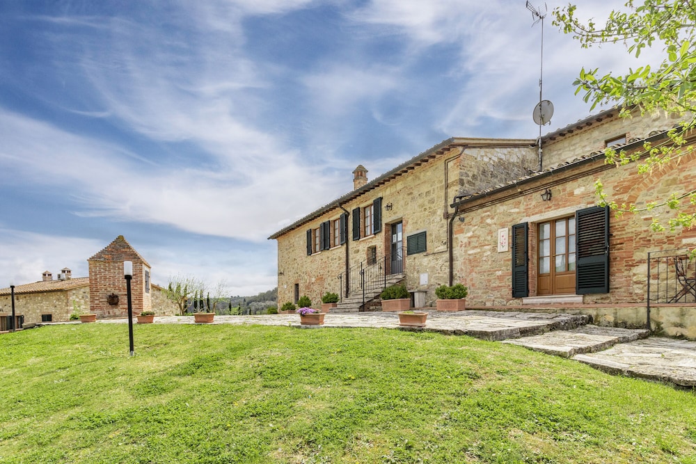 Appartamento Girasole Shared Pool — 4-Star Luxury Hotel in Asciano, Italy