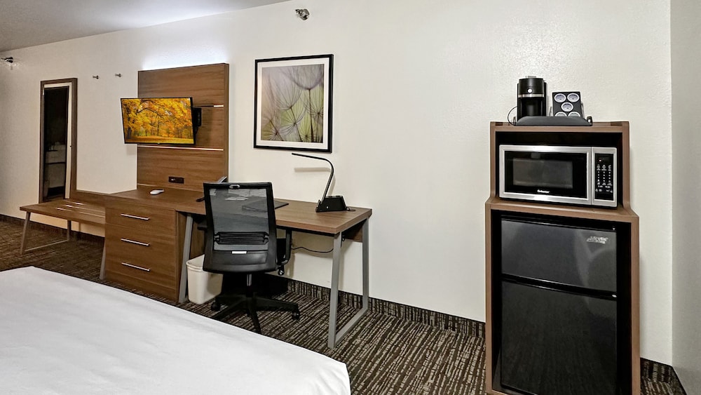 Estherville Hotel & Suites - photo 19