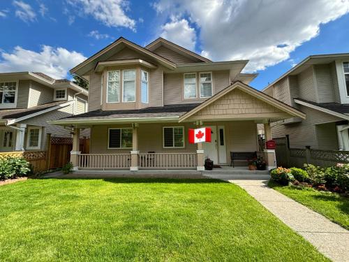 Coquitlam center 2 bedroom suite walking to skytrain — 4-Star Luxury Hotel in Port Coquitlam, Canada