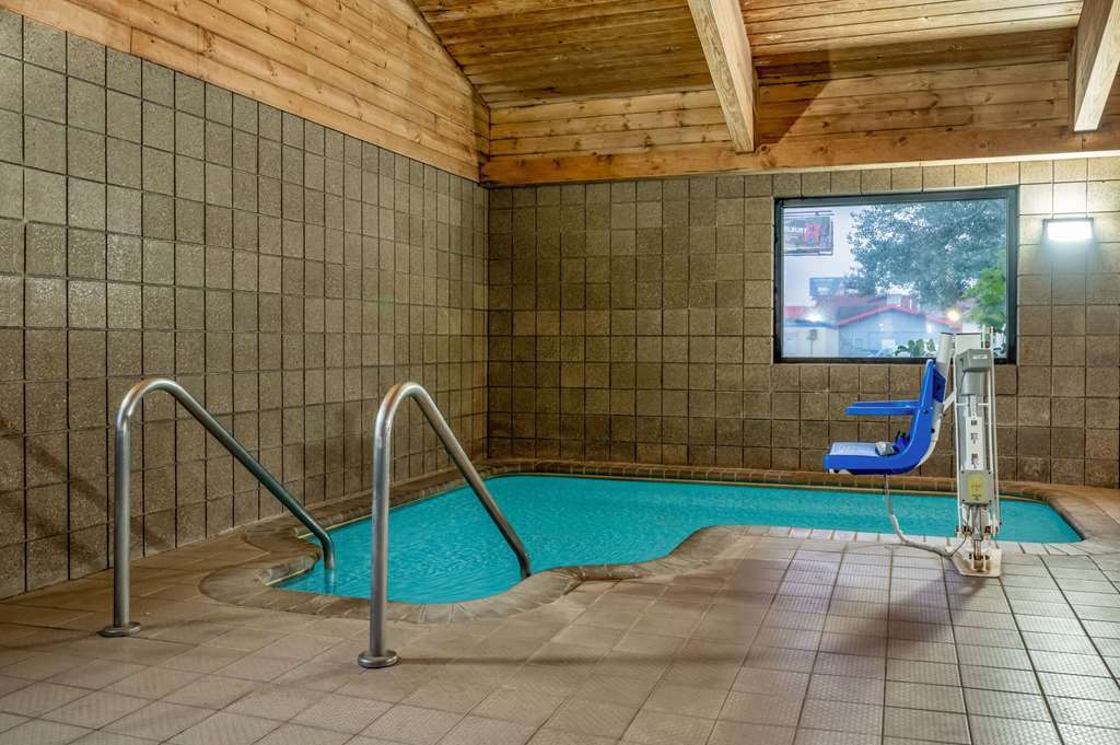 AmericInn by Wyndham Eau Claire - photo 7
