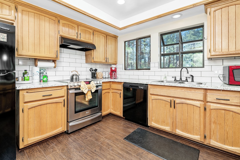 Hidden Spot 3br 2ba close To Slopes And Lake newlyrenovated fireplace wifi Smart Tv barbeque 3 Bedroom Cabin — 4-Star Luxury Hotel in Big Bear Lake, United States