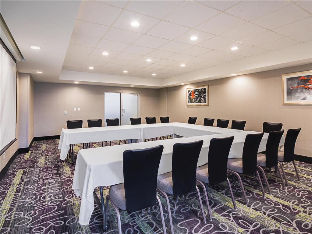 La Quinta Inn & Suites by Wyndham Austin Airport - photo 42