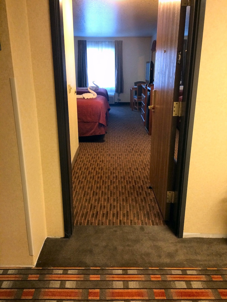 Quality Inn Junction City Near Fort Riley - photo 35
