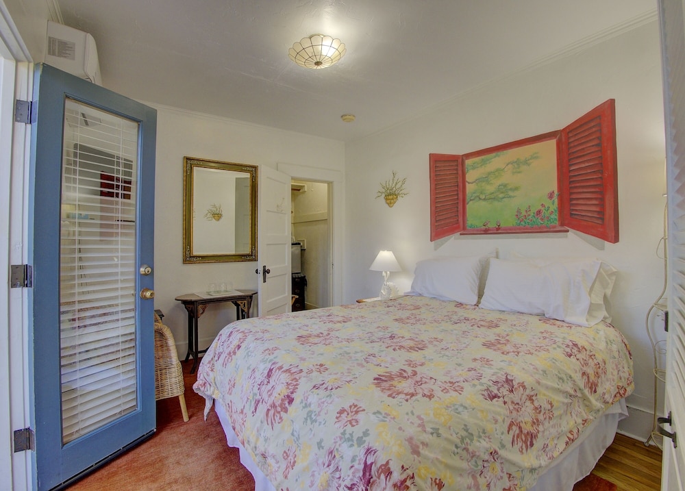 Secret Garden Inn and Cottages - photo 72