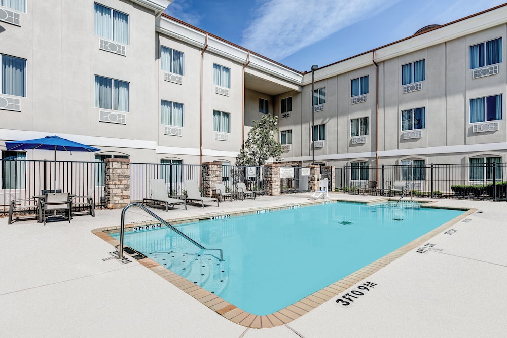Holiday Inn Express & Suites Marshall by IHG - photo 21