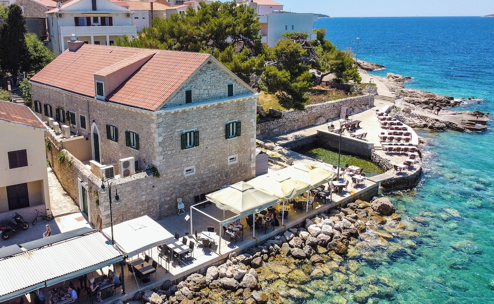 Vila Fenč — 4-Star Luxury Hotel in Primosten, Croatia