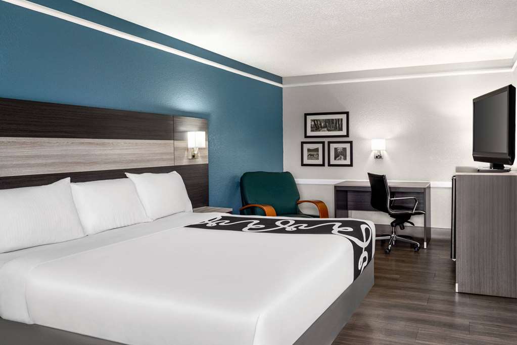 La Quinta Inn by Wyndham Victoria - photo 40