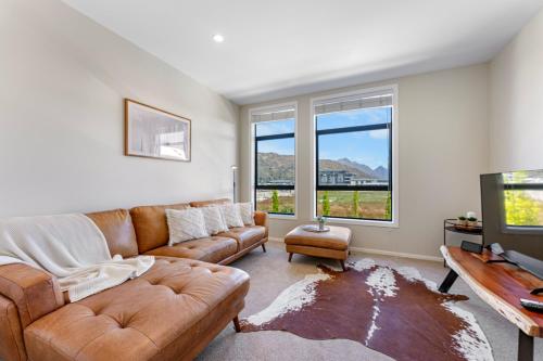 New 4BRs Townhouse Walk to Shops & Cafes 5mins to Airport 30mins to Ski — 4-Star Luxury Hotel in Queenstown, New Zealand