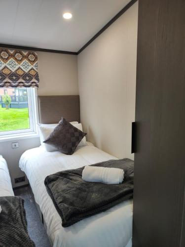 JJs Lodge Oaktree — Thornton — photo 5