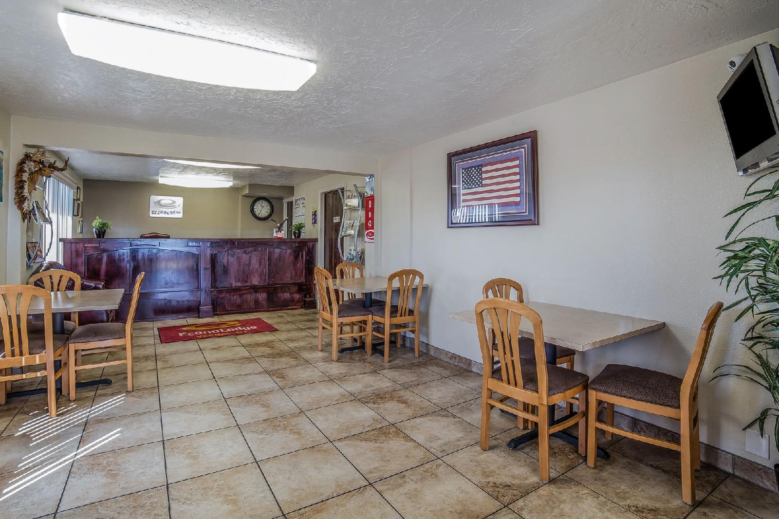 Econo Lodge Downtown - photo 20