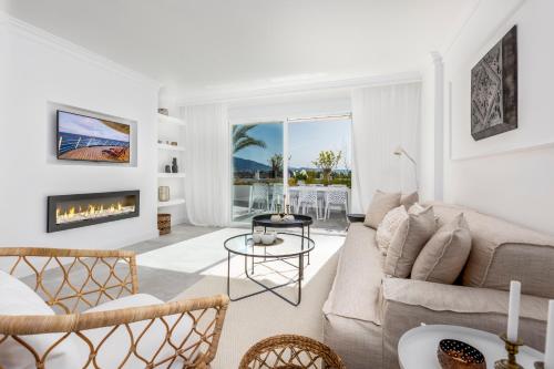 Bella Vista Puerto Banus apartment with sea views — 4-Star Luxury Hotel in Marbella, Spain