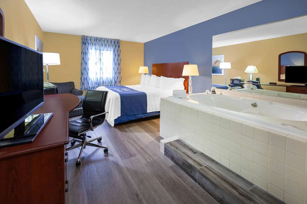 Days Inn by Wyndham Milan Sandusky South - photo 15