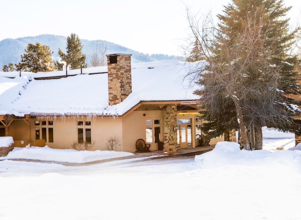 Flying Saddle Resort - photo 38