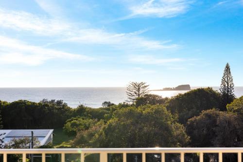 Ocean View 3 bedroom Apartment — 4-Star Luxury Hotel in Mudjimba, Australia
