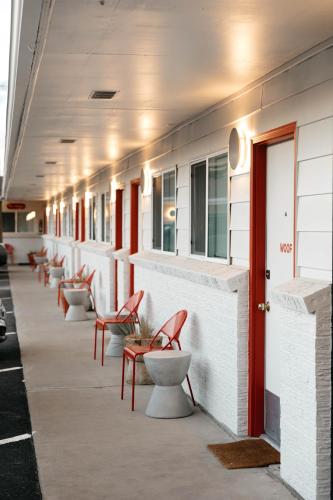 Mesa Verde Motel - photo 2