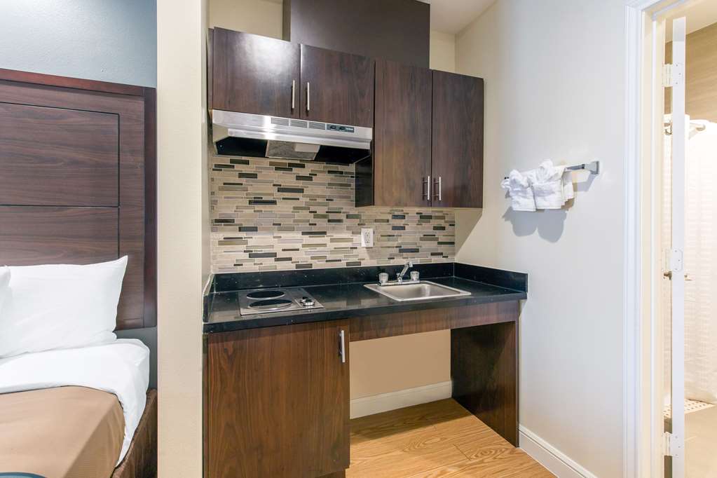 Econo Lodge Inn & Suites Houston Willowbrook - photo 18
