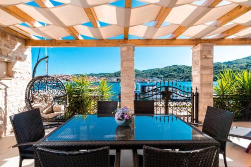 Luxury Apartment Marina View No 1 — 4-Star Luxury Hotel in Vela Luka, Croatia