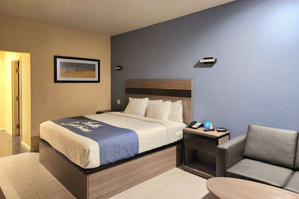 Days Inn by Wyndham Freeport - photo 7