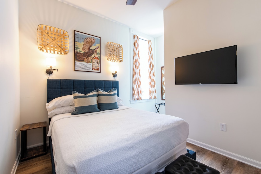 The Woodford Hotel - photo 13