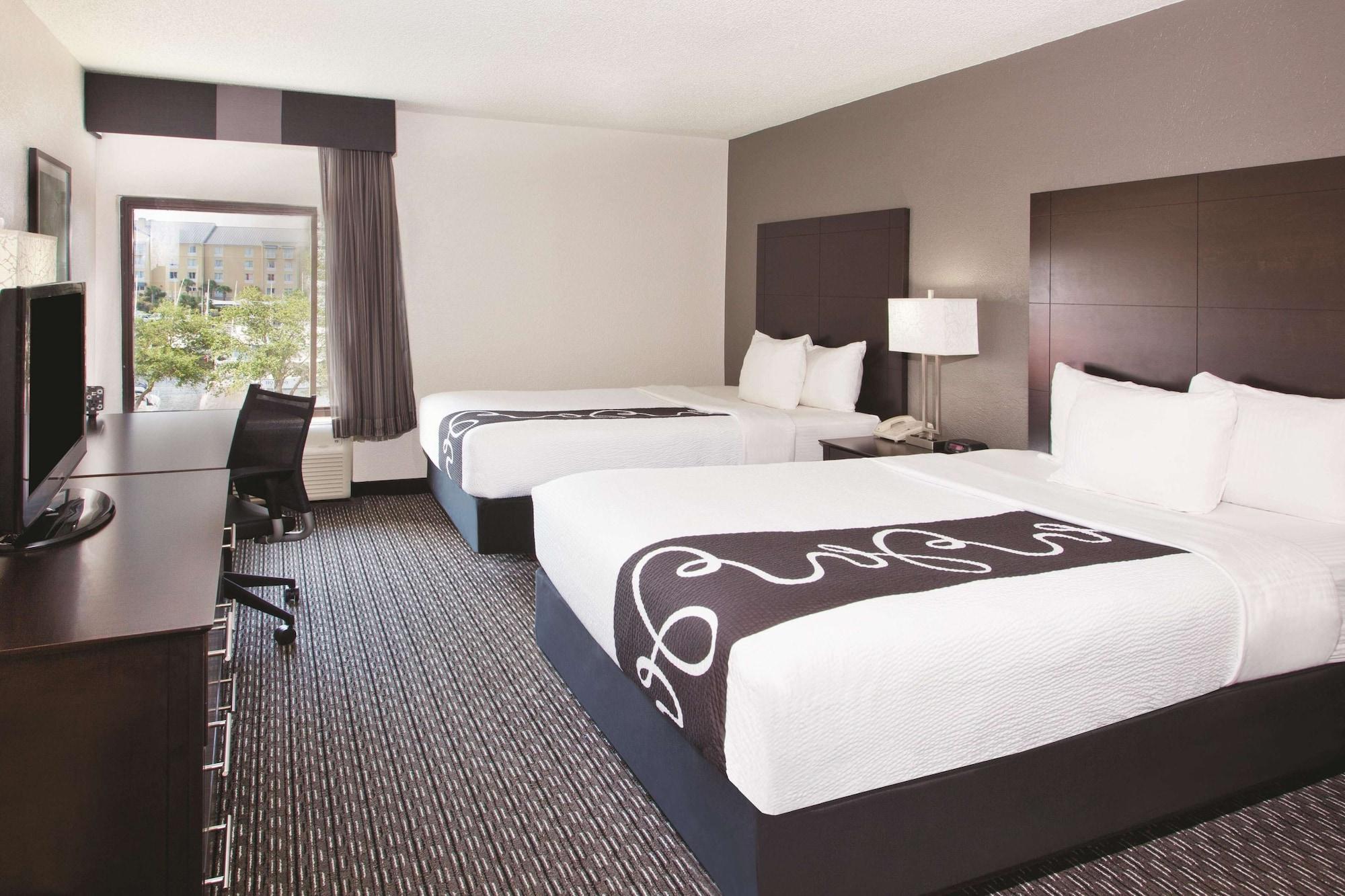 La Quinta Inn & Suites by Wyndham Charleston Riverview - photo 3