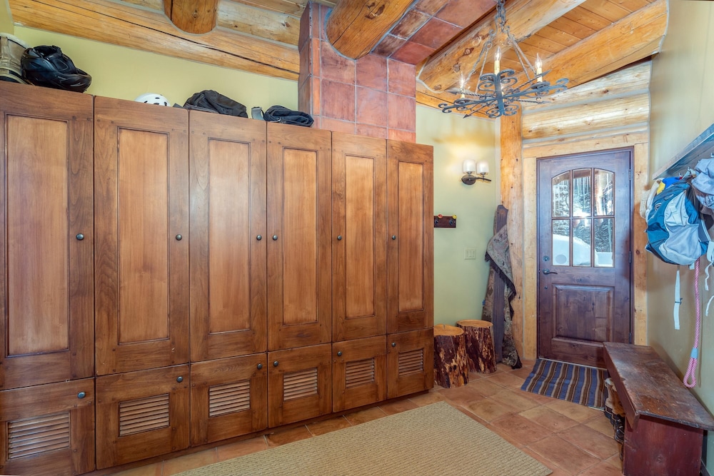 Hilltop Hideaway Expansive Views From This Private Estate Hot Tub Pool Table - photo 22