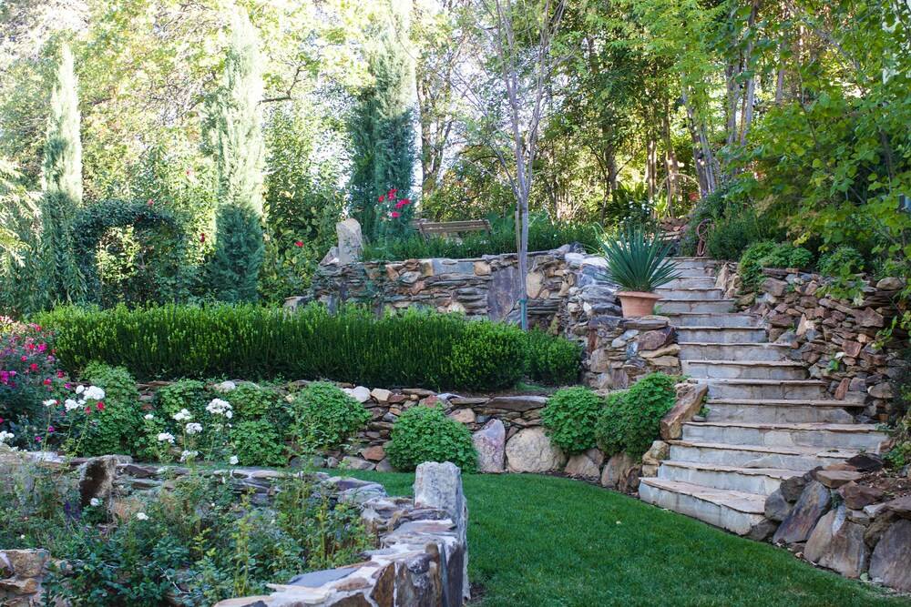 Barretta Gardens Inn - photo 50