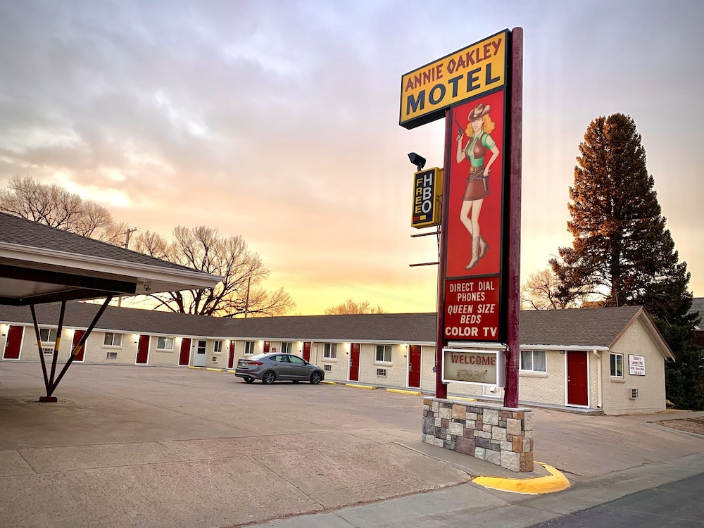 Annie Oakley Motel Oakley — Oakley