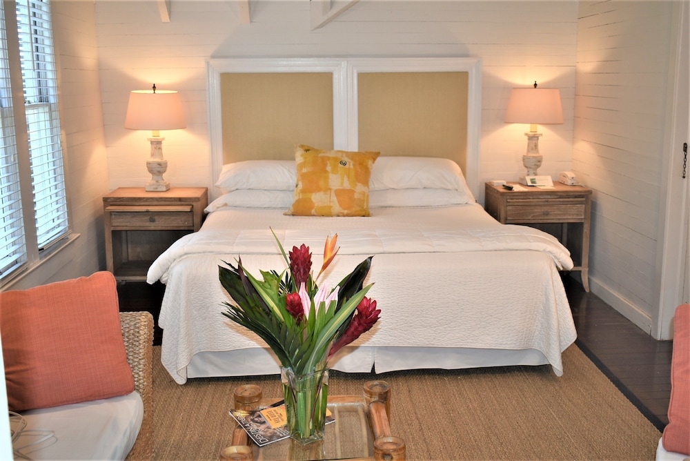 Simonton Court Historic Inn & Cottages - photo 13