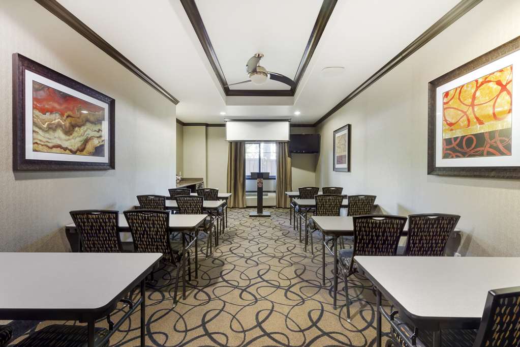 Best Western Plus Classic Inn & Suites - photo 33